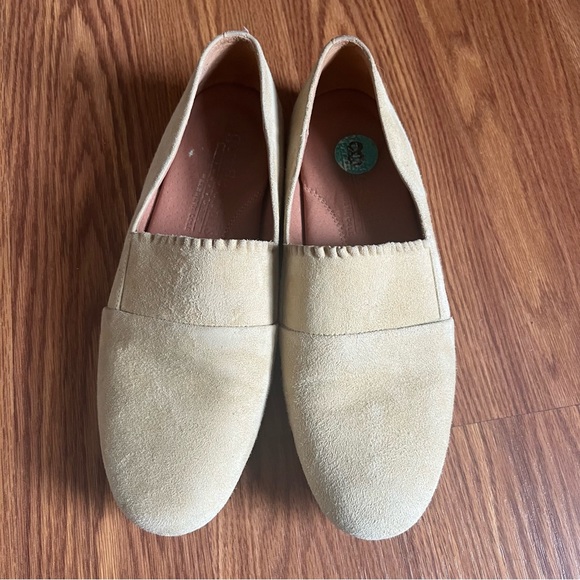 Gentle Souls Lilah Ruffle Flat - Picture 7 of 10